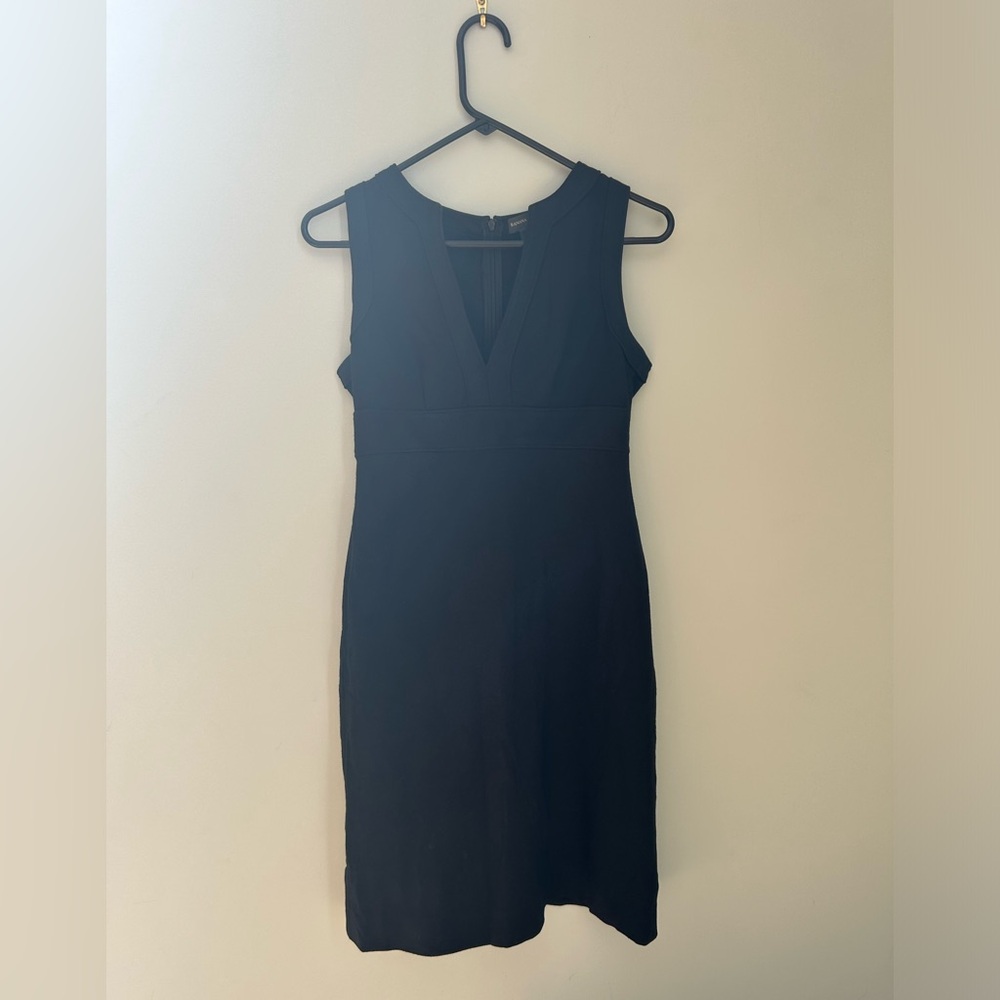 Banana Republic sleeveless classic mini v-neck dress